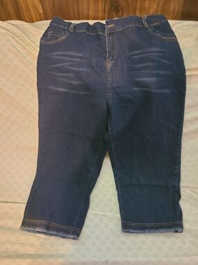 Dark Blue Women's Capri Jeans - Classic Stretch Denim